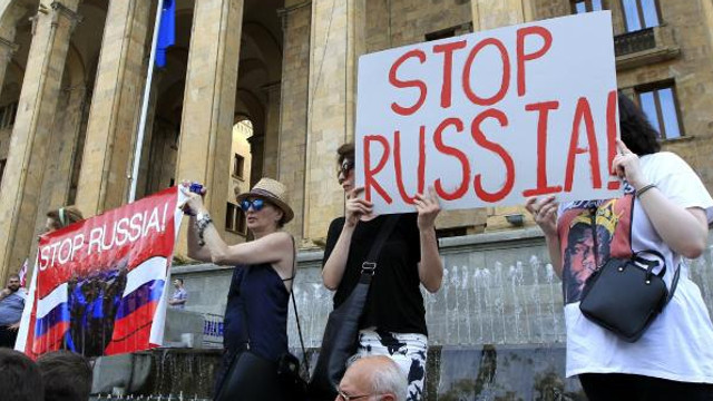 Moscova: Manifestațiile din Georgia sunt o provocare „rusofobă
