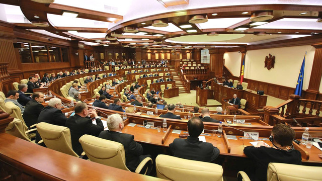 Un minut de reculegere în memoria celor deportați de autoritățile sovietice a fost ținut în cadrul ședinței  Parlamentului
