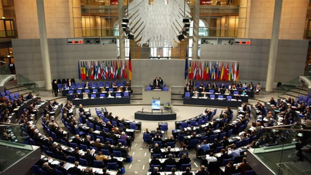 Parlamentul german adoptă un pachet de șapte legi privind migrația și deportările