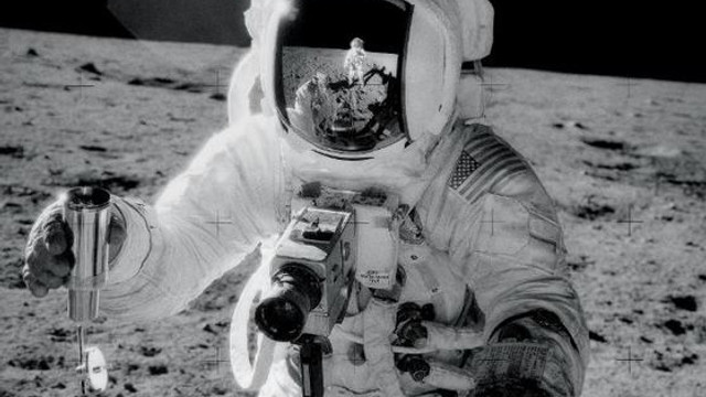 Singura înregistrare ORIGINALĂ a primilor pași ai lui Neil Armstrong pe Lună va fi licitată de un fost intern la NASA