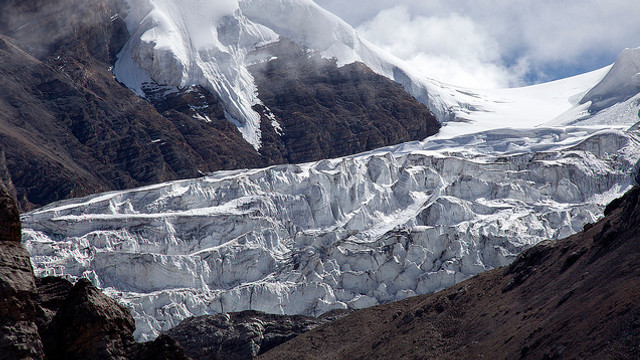 Viteza de topire a ghețarilor din Himalaya s-a dublat în ultimii ani