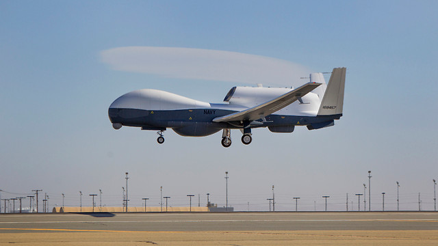 Iranul anunță că a doborât o dronă americană deasupra teritoriului său