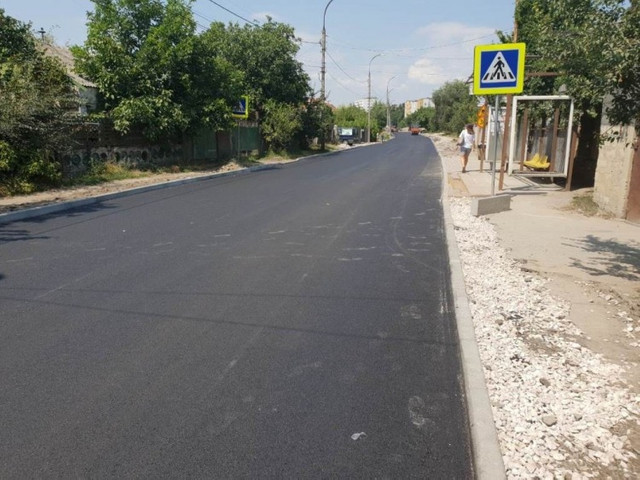  FOTO | Strada Ialoveni este reparată, a fost așternut asfaltul