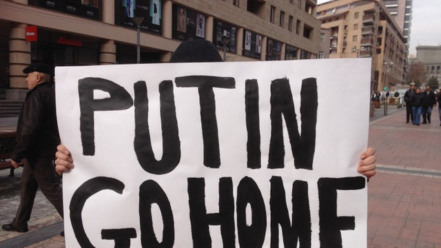 Protest față de vizita lui Vladimir Putin la Roma, organizat de diaspora ucraineană