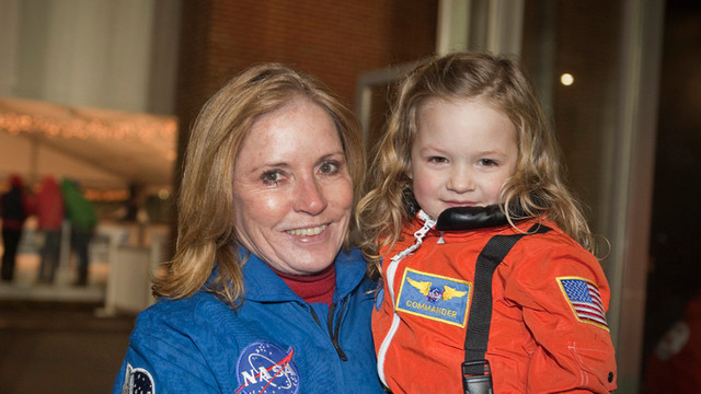 Anna Fisher, prima mamă în istorie care a plecat în spațiu și fostă astronaută NASA, vine la Chișinău