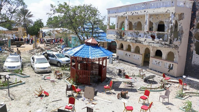 Cel puțin 26 de morți într-un atac terorist dintr-un hotel somalez