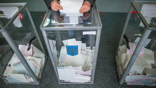 Românii din Cernăuți merg la vot pentru a obține în Rada de la Kiev un loc pentru un vorbitor de limba română