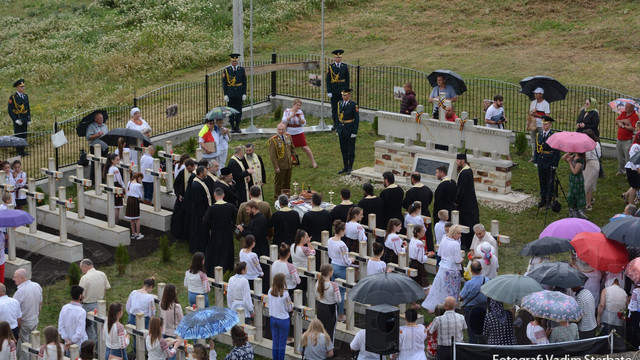 FOTO | A fost sfințit Cimitirul eroilor români de la Stoicani (Observatorul de Nord)