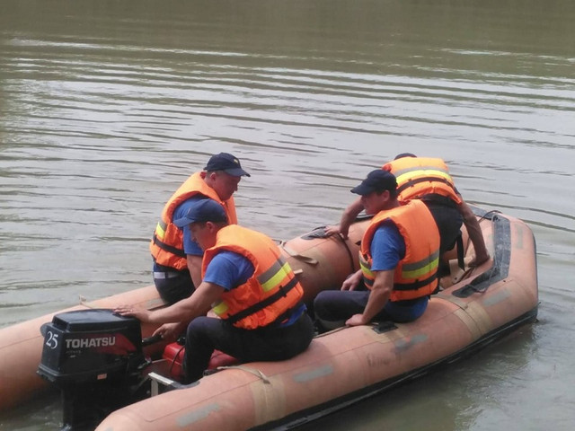 Salvatorii au recuperat corpul minorei de 13 ani care s-a înecat în râul Prut