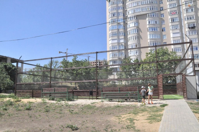 FOTO | Trei terenuri noi de minifotbal au fost recent amenajate în Chișinău