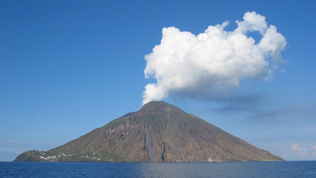 VIDEO | Vulcanul Stromboli din sudul Italiei a erupt din nou