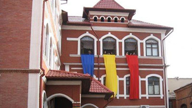 Toți profesorii și personalul auxiliar angajați la Liceul „Prometeu-Prim” au demisionat in corpore