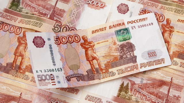 Transferurile bancare în ruble în favoarea persoanelor fizice din R.Moldova s-au redus în jumătate