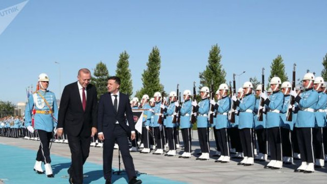 Volodimir Zelenski, aflat la Ankara, l-a invitat pe Recep Tayyip Erdogan să viziteze Ucraina