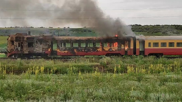  Un tren de pe ruta Bălți-Ungheni a luat foc în apropiere de Sărata Veche