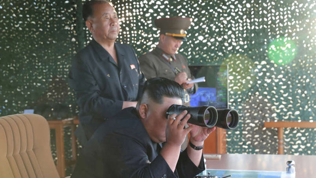 Liderul nord-coreean Kim Jong Un a supervizat testarea unui „lansator de rachete multiplu” (ACTC)