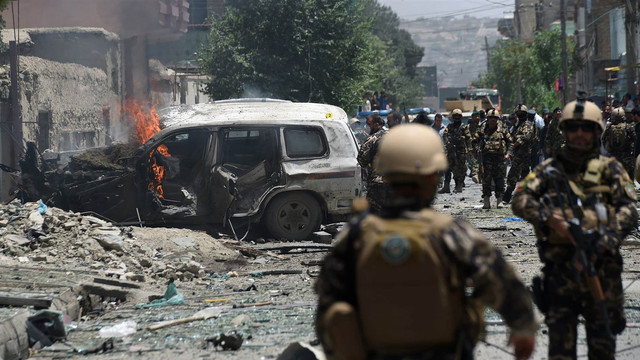 Talibanii au revendicat atacul cu bombă din Kabul