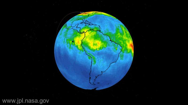Un satelit al NASA a cartografiat monoxidul de carbon emis de incendiile din Brazilia