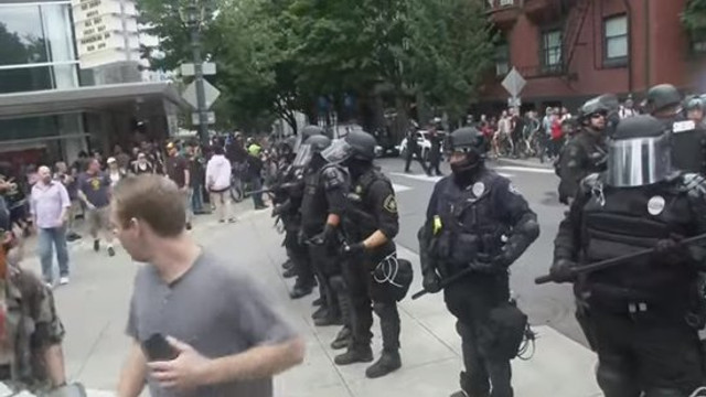 VIDEO | Violențe în SUA, la Portland, între demonstranți de extremă-dreapta și cei de extremă-stânga