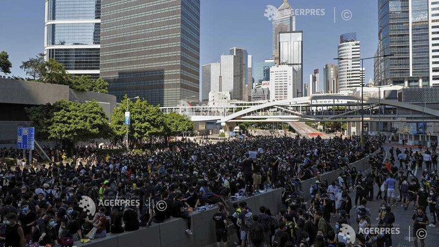 China îi avertizează pe protestararii din Hong Kong: ''cei ce se joacă cu focul vor pieri de foc''