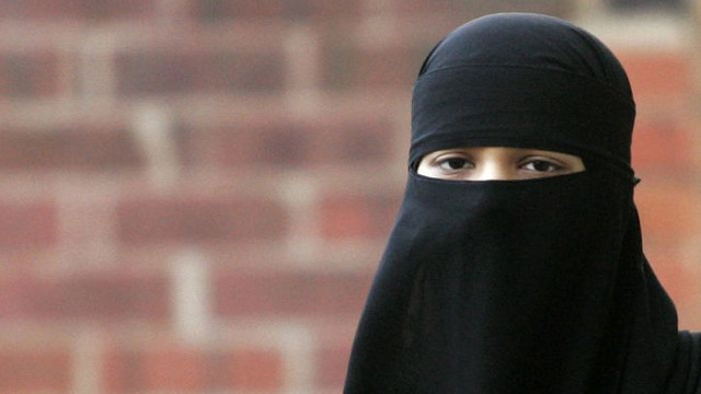 Olanda interzice purtarea în public a pieselor vestimentare ce acoperă fața, inclusiv văluri islamice