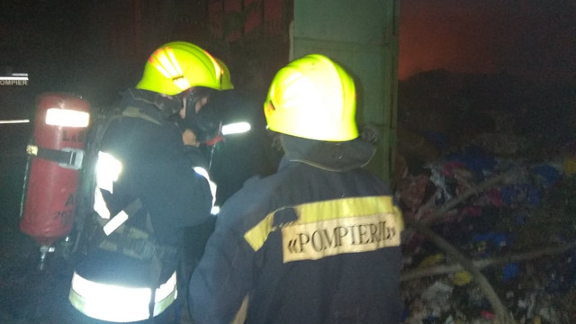 Un incendiu a izbucnit într-un depozit la Bălți
