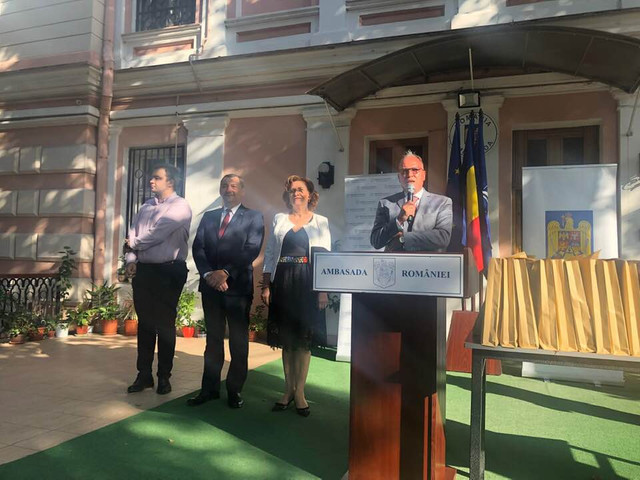 Ambasada României de la Chișinău a premiat câștigătorii concursului de eseuri „România mea”