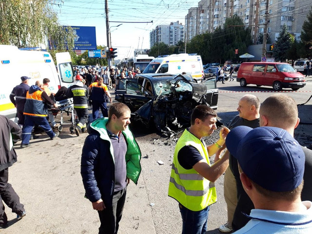 FOTO | UPDATE: Noi detalii despre accidentul de la Buiucani. Ce a declarat șoferul, potrivit șefului Regiei Transport Electric Chișinău