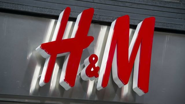 Gigantul grup H&M schimbă strategia și va testa vânzarea de produse aparținând unor alte branduri