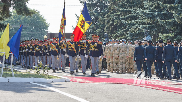 GALERIE FOTO | În Republica Moldova este sărbătorită Ziua Armatei Naționale