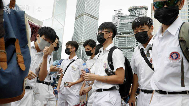China: Elevi și studenți din Hong Kong protestează în prima zi de școală