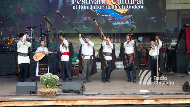 GALERIE FOTO | Festivalului Românilor de Pretutindeni, la Vatra: Muzică, dansuri și tradiții culinare