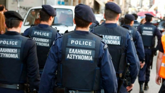Poliția din Atena a evacuat peste două sute de migranți din adăposturi ilegale