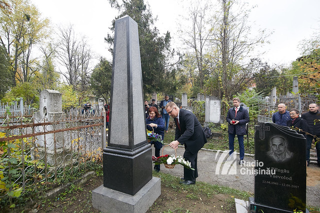 FOTO | Cum arată monumentele funerare renovate din Cimitirul Catolic ale polonezilor care au trăit în această regiune acum 100 de ani