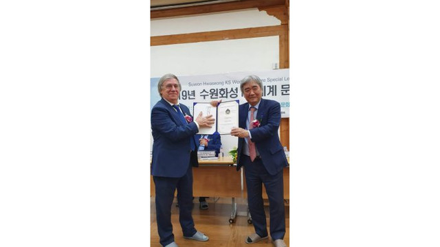 Scriitorul Nicolae Dabija a fost distins cu un premiu la un Festival de Poezie din Coreea de Sud