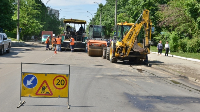 Suspendare de trafic rutier pe strada Constantin Vârnav