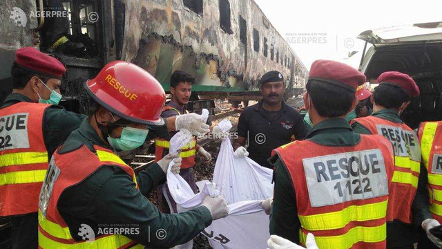 Pakistan: Cel puțin 65 de morți și peste 40 de răniți după ce un tren de pasageri a luat foc