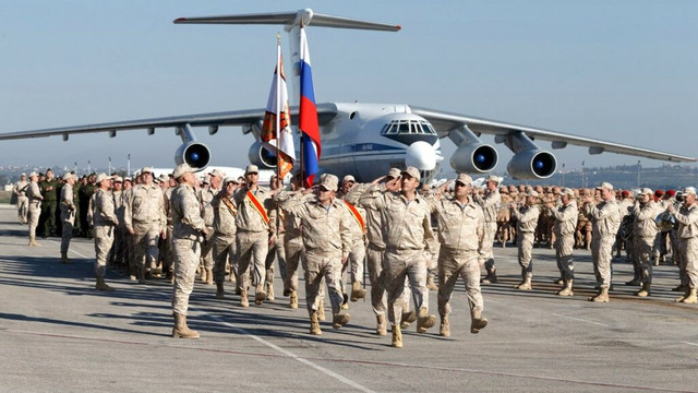 Elicopterele militare rusești au aterizat la fosta bază americană Tabqa din Siria