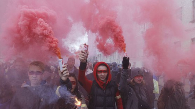 VIDEO | Protest la Kiev, împotriva „capitulării“ președintelui Zelenski în fața separatiștilor pro-ruși 