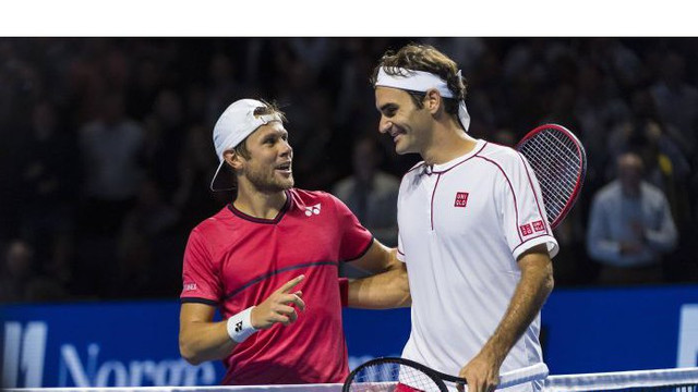 Tenismanul Radu Albot a jucat a doua oară cu legendarul Roger Federer