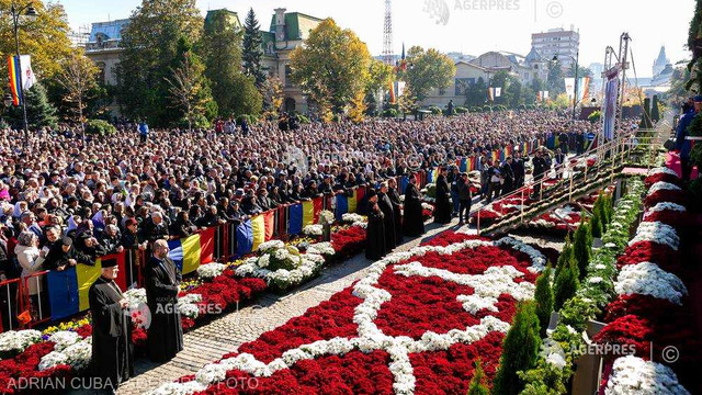 România | Peste 100.000 de credincioși s-au rugat la moaștele Sfintei Parascheva 