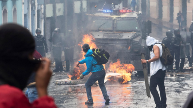 Proteste violente în capitala Ecuadorului: Președintele țării a declarat stare de urgență la nivel național 