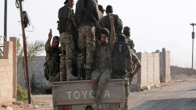 Un convoi de 50 de vehicule a evacuat luptători kurzi și răniți din orașul sirian Ras al-Ain