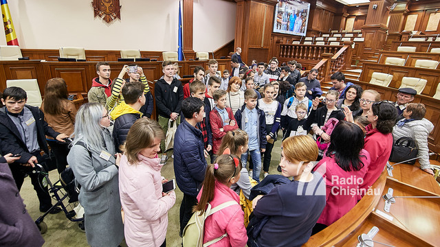 GALERIE FOTO| Parlamentul Republicii Moldova și-a deschis ușile pentru vizitatori