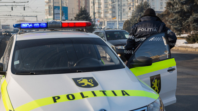 Doi ofițeri de la patrulare din Chișinău trimiși pe banca acuzaților pentru acte de corupție