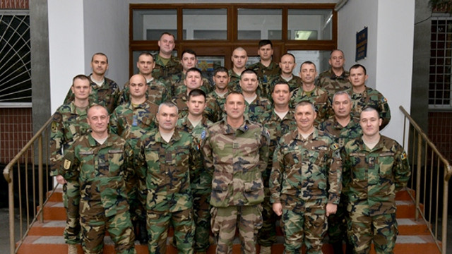 Experții NATO instruiesc militarii Armatei Naționale cum să planifice exercițiile în conformitate cu standardele internaționale