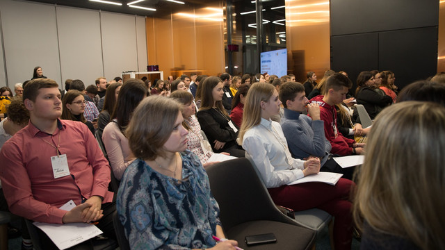 Tinerii din R. Moldova au propus recomandări de politici și servicii de tineret accesibile, la o conferință națională