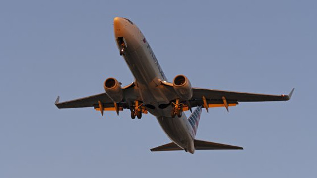 Ryanair reține la sol trei avioane Boeing 737 din cauza unor fisuri