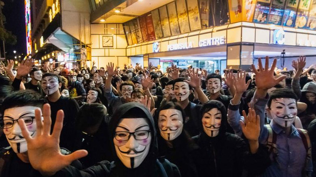 Proteste Hong Kong. Un parlamentar pro-Beijing a fost înjunghiat