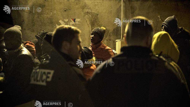 Peste 500 de persoane au fost evacuate dintr-o tabără de migranți din Paris